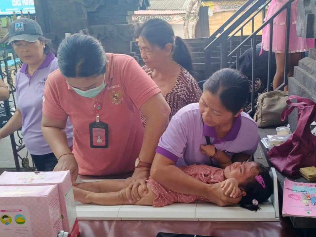 Giat Posyandu Balita di Banjar Kwanji untuk Cegah Stunting pada Balita